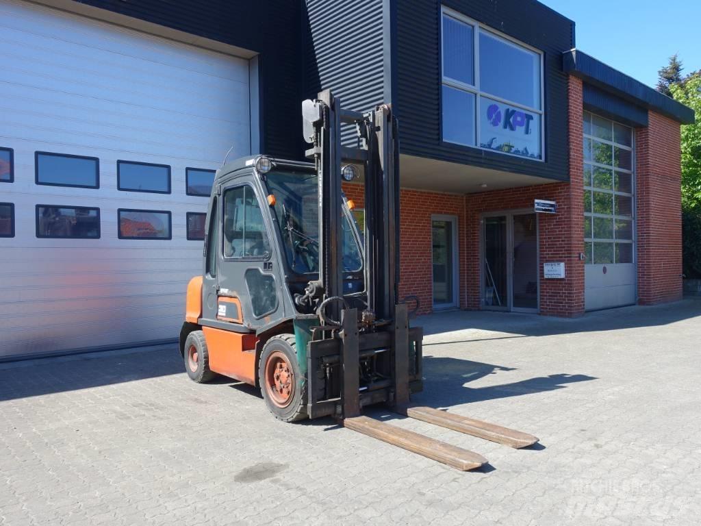 Nissan FGD 02A30Q Dieseltrukit