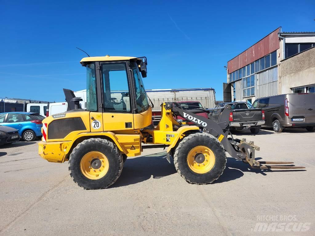 Volvo L 30 G Pyöräkuormaajat