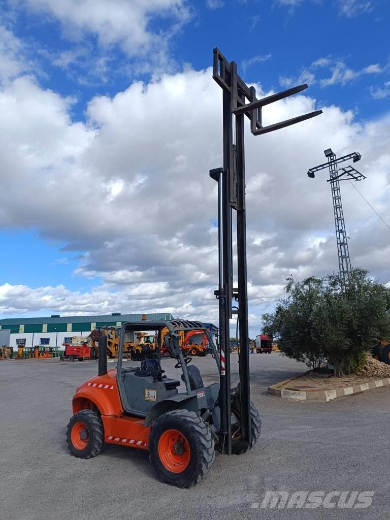 Ausa C 300 H Maastotrukit