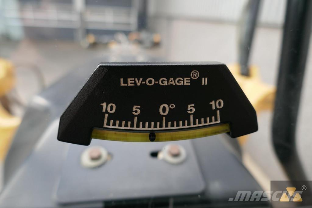 CAT 140M2 Tiehöylät