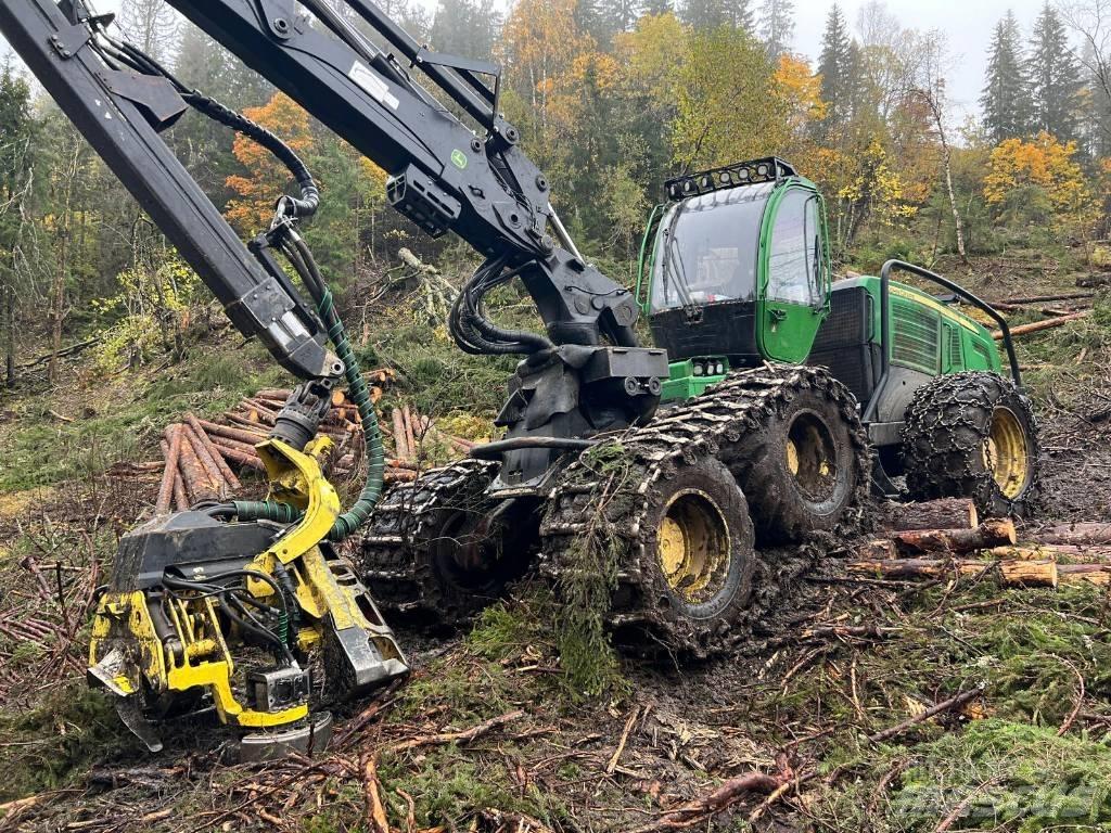 John Deere 1270 E Harvesterit