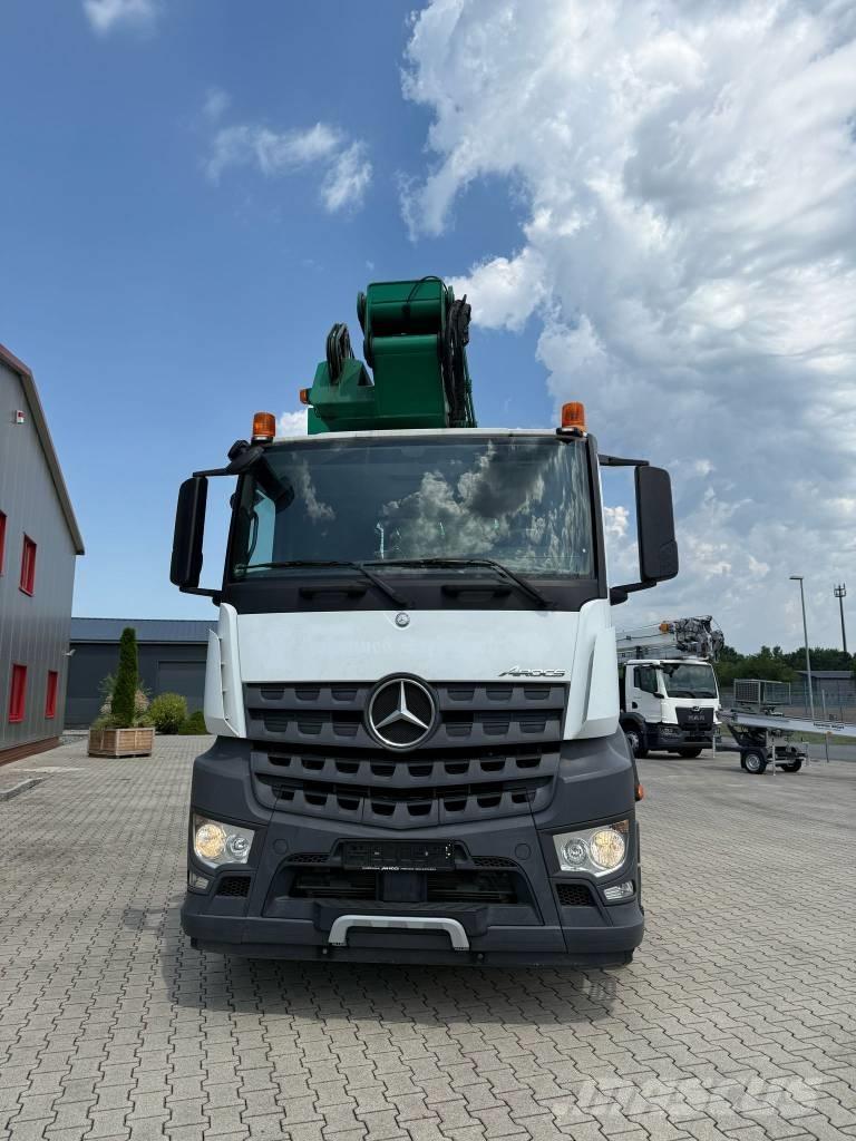 Mercedes-Benz 2643 RT-nosturit