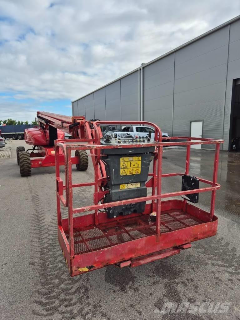 JLG M 600 JP Teleskooppipuominostimet