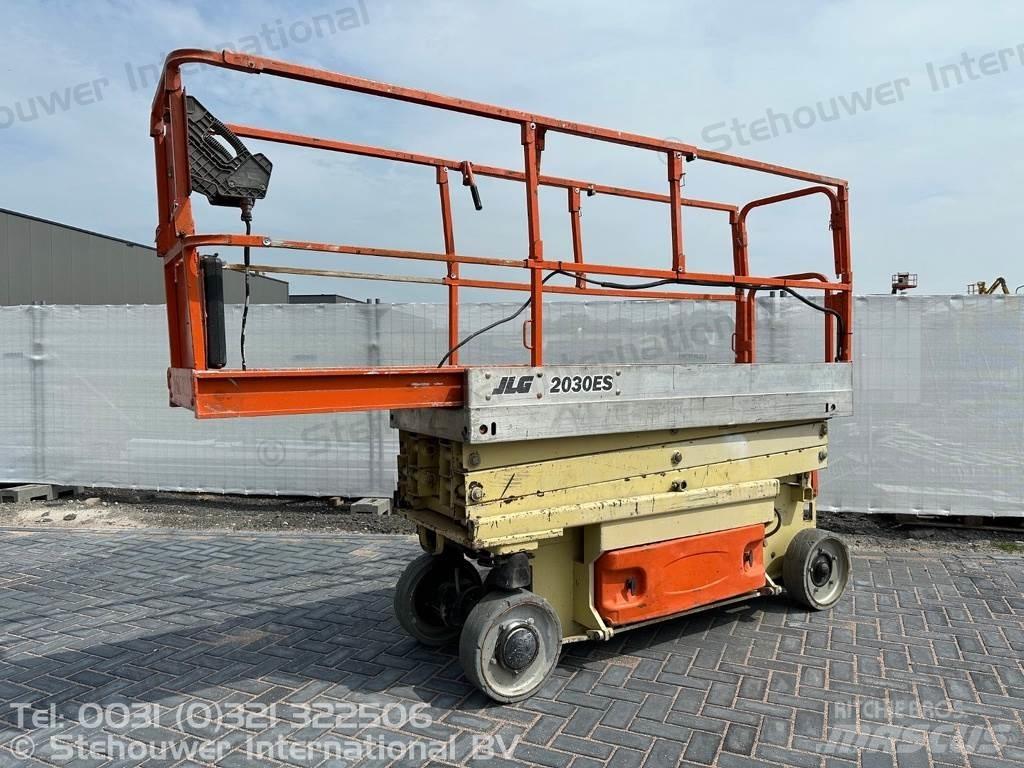 JLG 2030ES Saksilavat