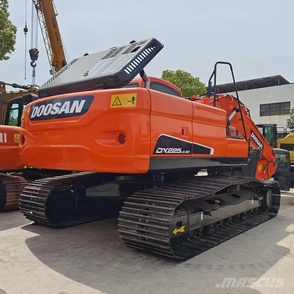 Doosan DX 225 Telakaivukoneet