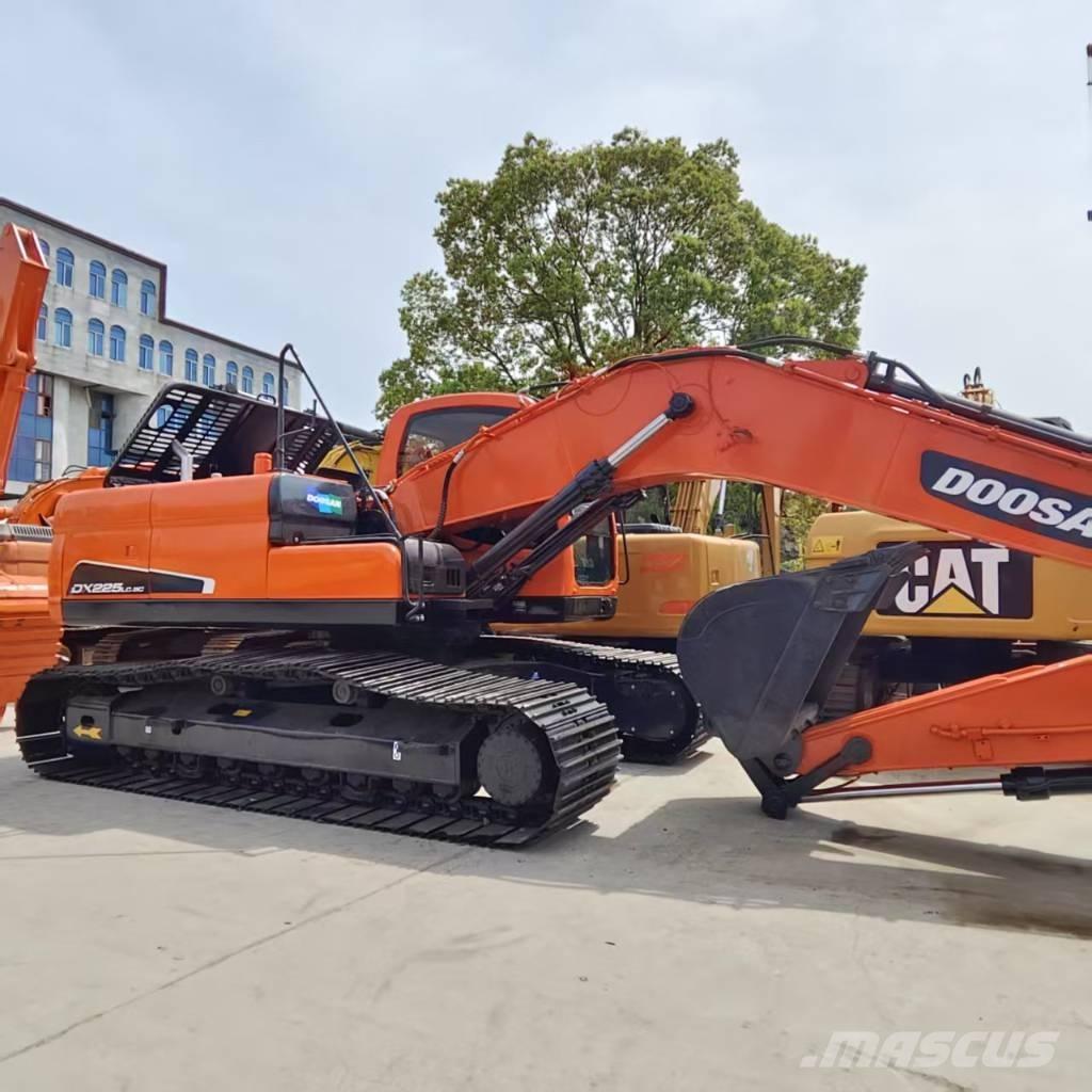 Doosan DX 225 Telakaivukoneet