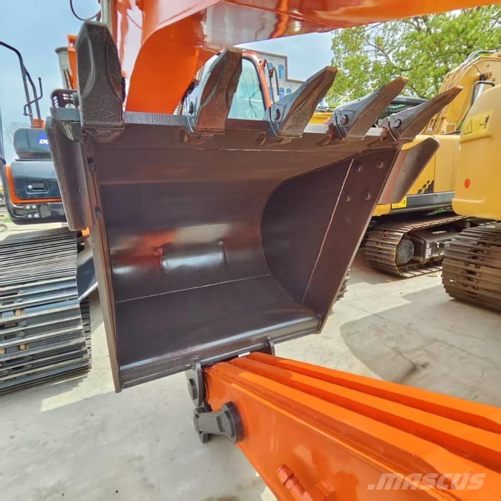 Doosan DX 225 Telakaivukoneet