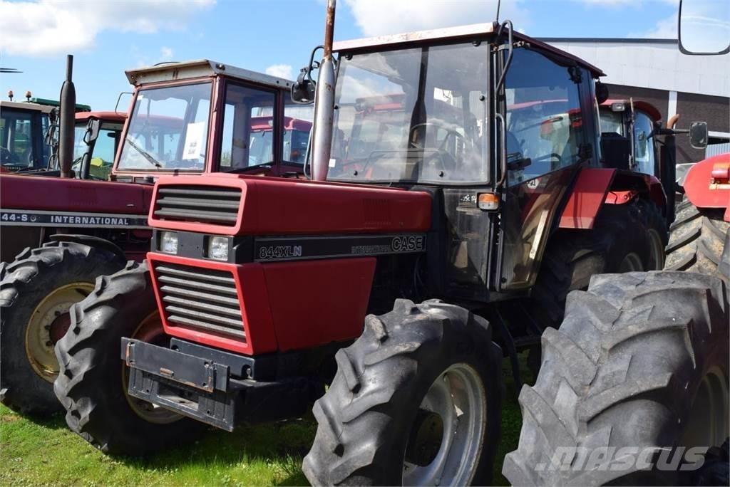 Case IH 844 XLN Traktorit