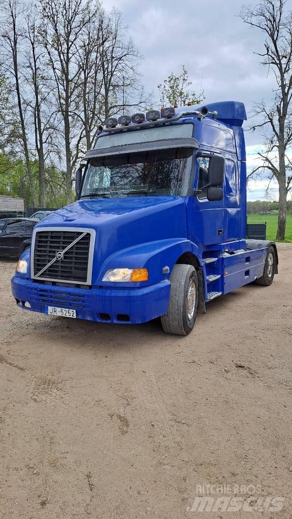 Volvo NH 12 Vetopöytäautot