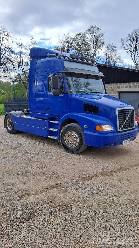 Volvo NH 12 Vetopöytäautot
