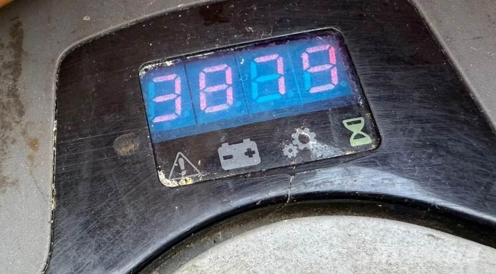 BT SWE200D Käyden ajettavat pinoamistrukit