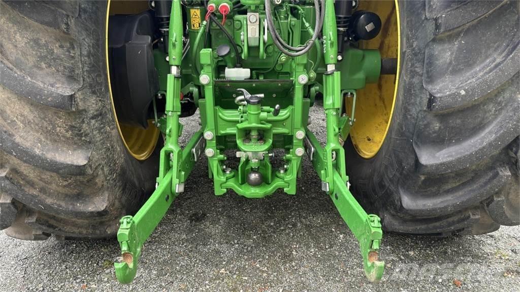 John Deere 6M240 Traktorit