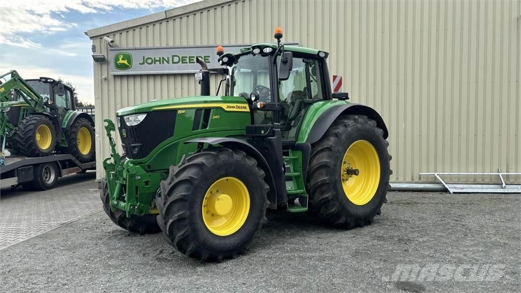 John Deere 6M240 Traktorit