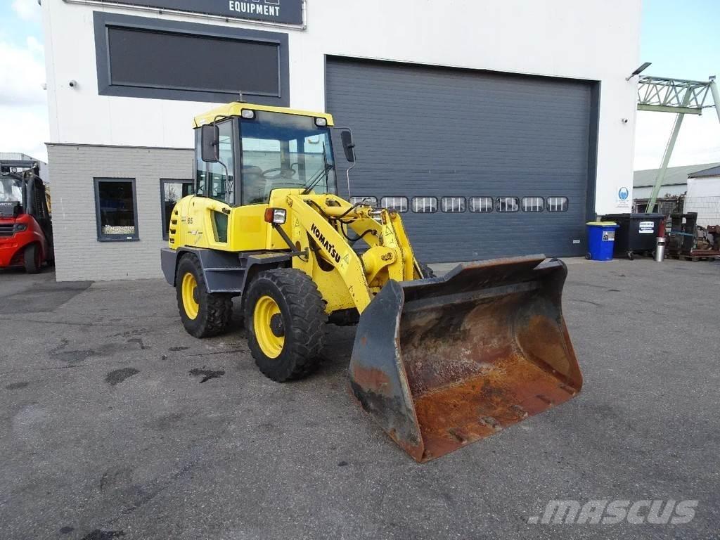 Komatsu WA65-3 Pyöräkuormaajat