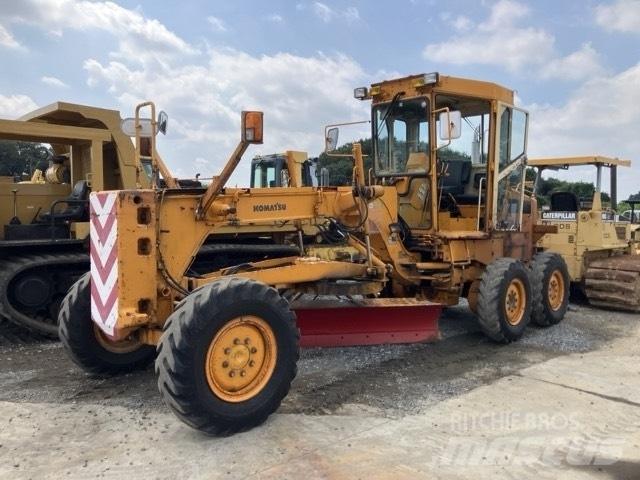 Komatsu GD 405 A-2 Tiehöylät