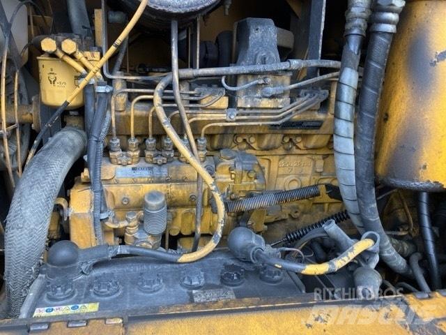 Komatsu GD 405 A-2 Tiehöylät