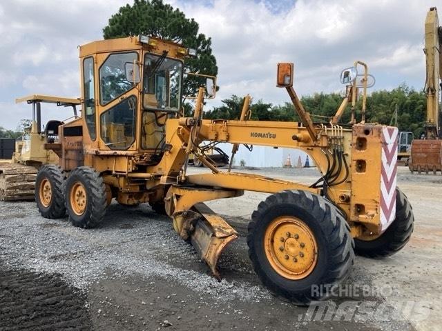 Komatsu GD 405 A-2 Tiehöylät