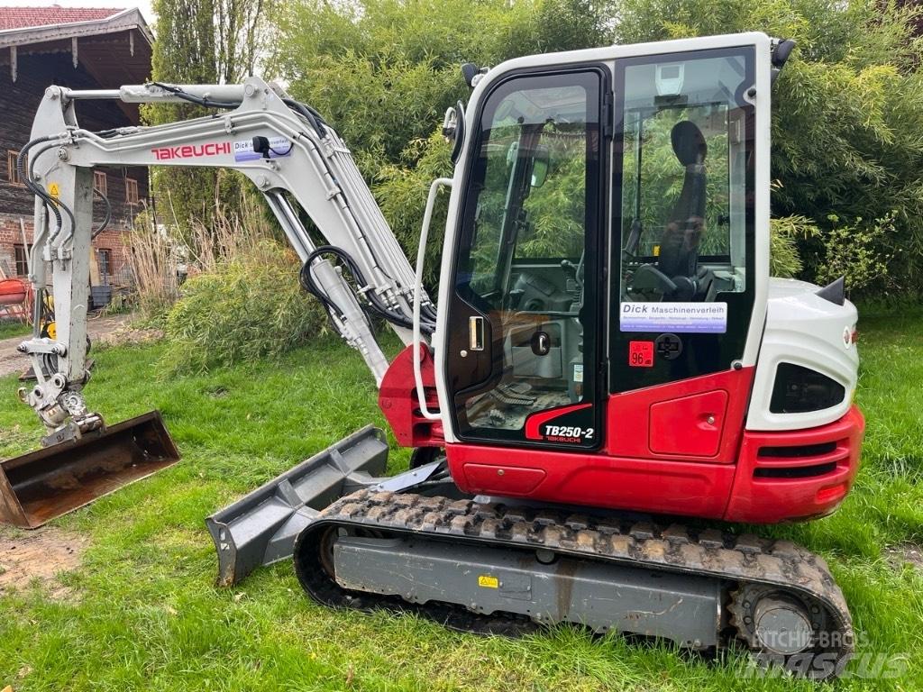 Takeuchi TB250-2 Minikaivukoneet < 7t