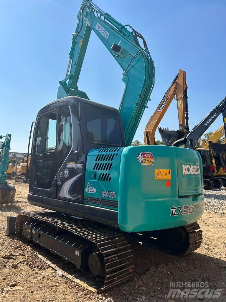 Kobelco SK 75 Minikaivukoneet < 7t