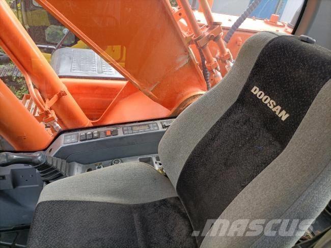Doosan DX 300 Telakaivukoneet
