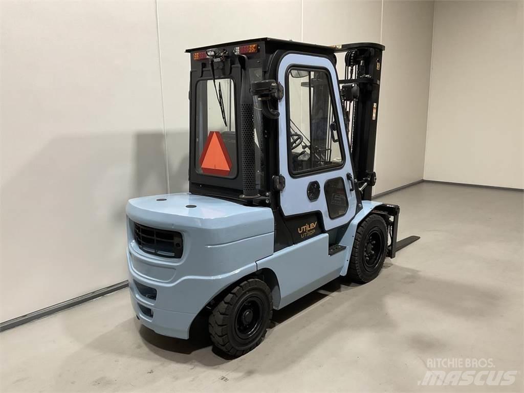 Utilev UT30P Dieseltrukit