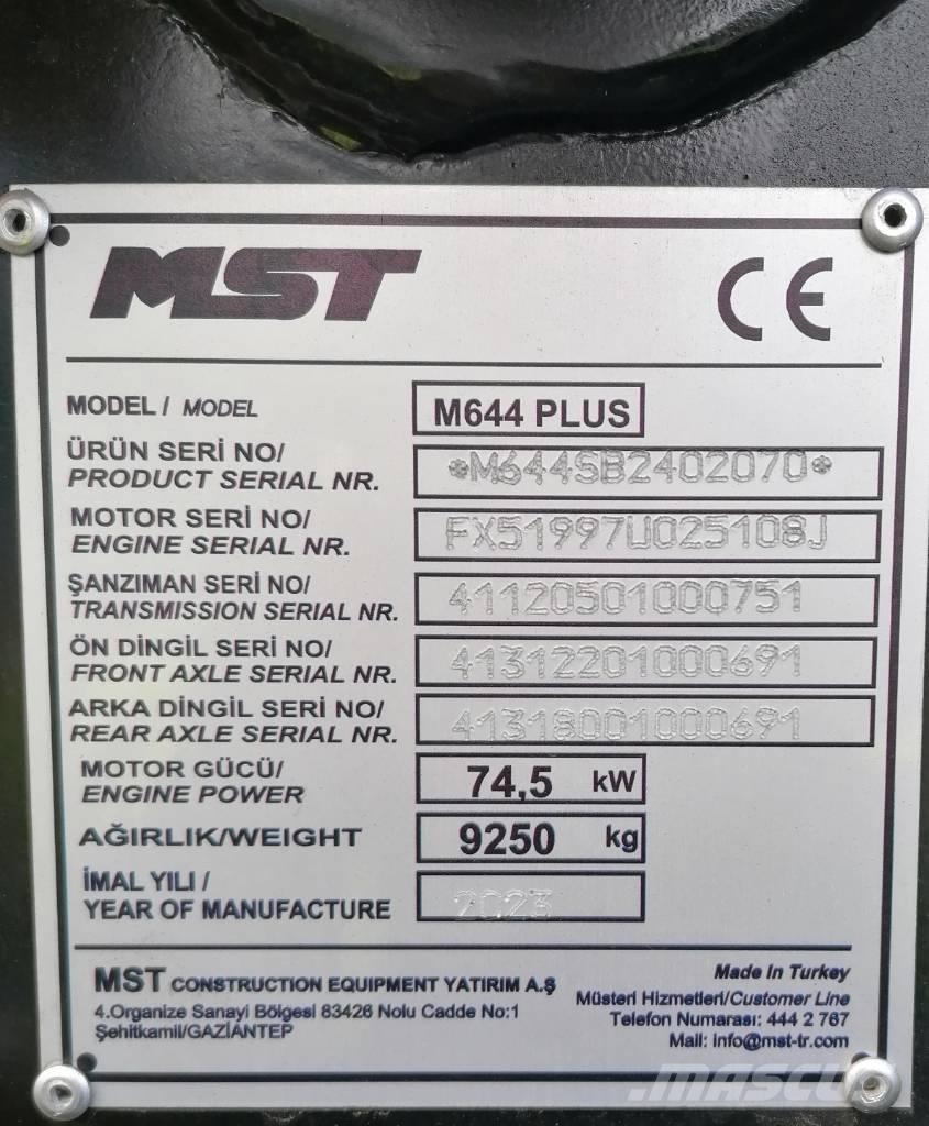 MST M644PLUS Kaivurikuormaajat