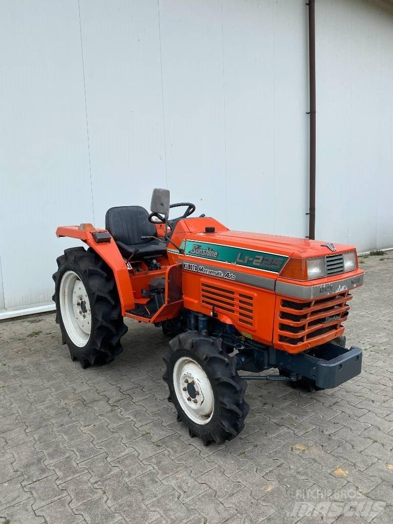 Kubota L1-225 Taajamatraktorit