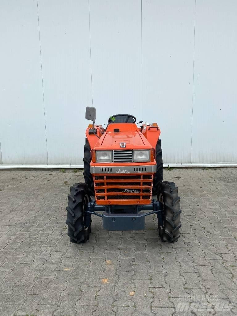 Kubota L1-225 Taajamatraktorit