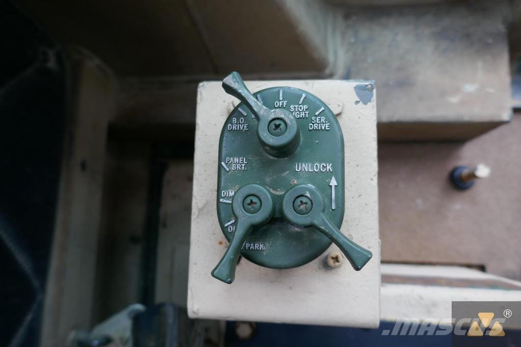 CAT 130G Ex-army Tiehöylät