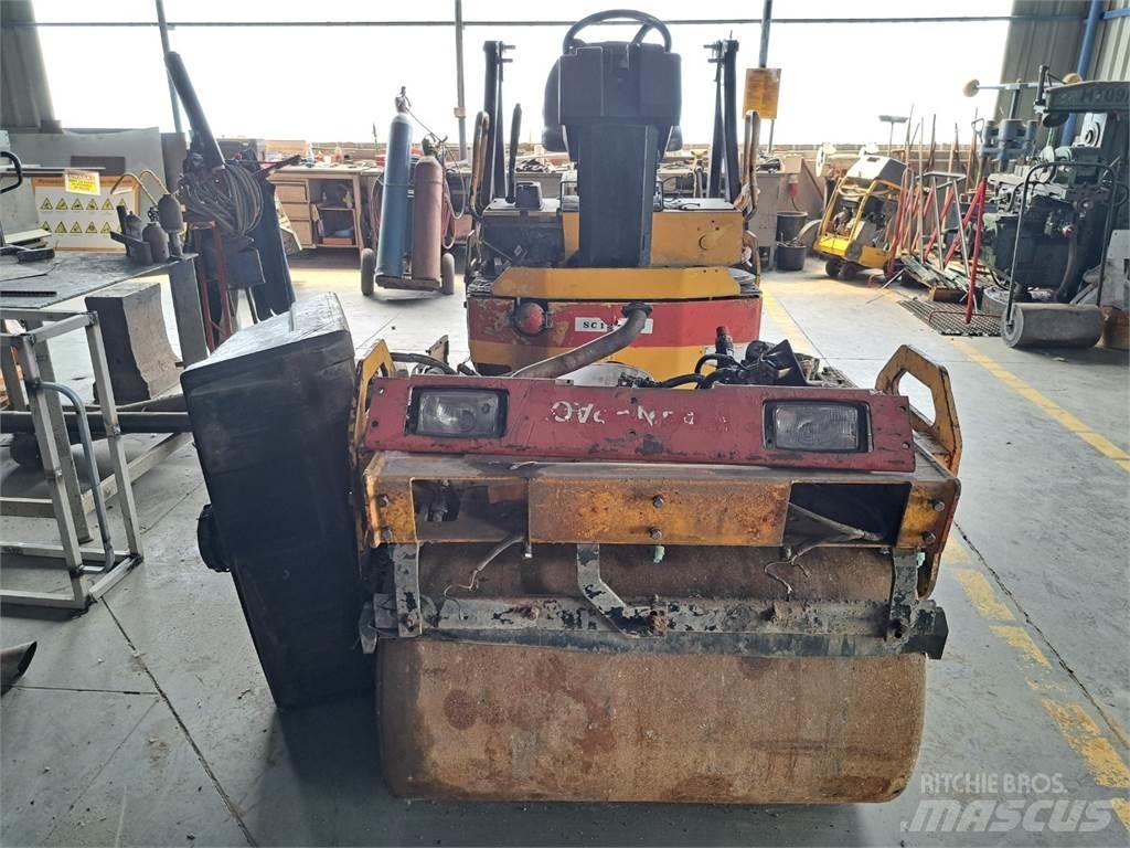 Dynapac CC102 Muut koneet