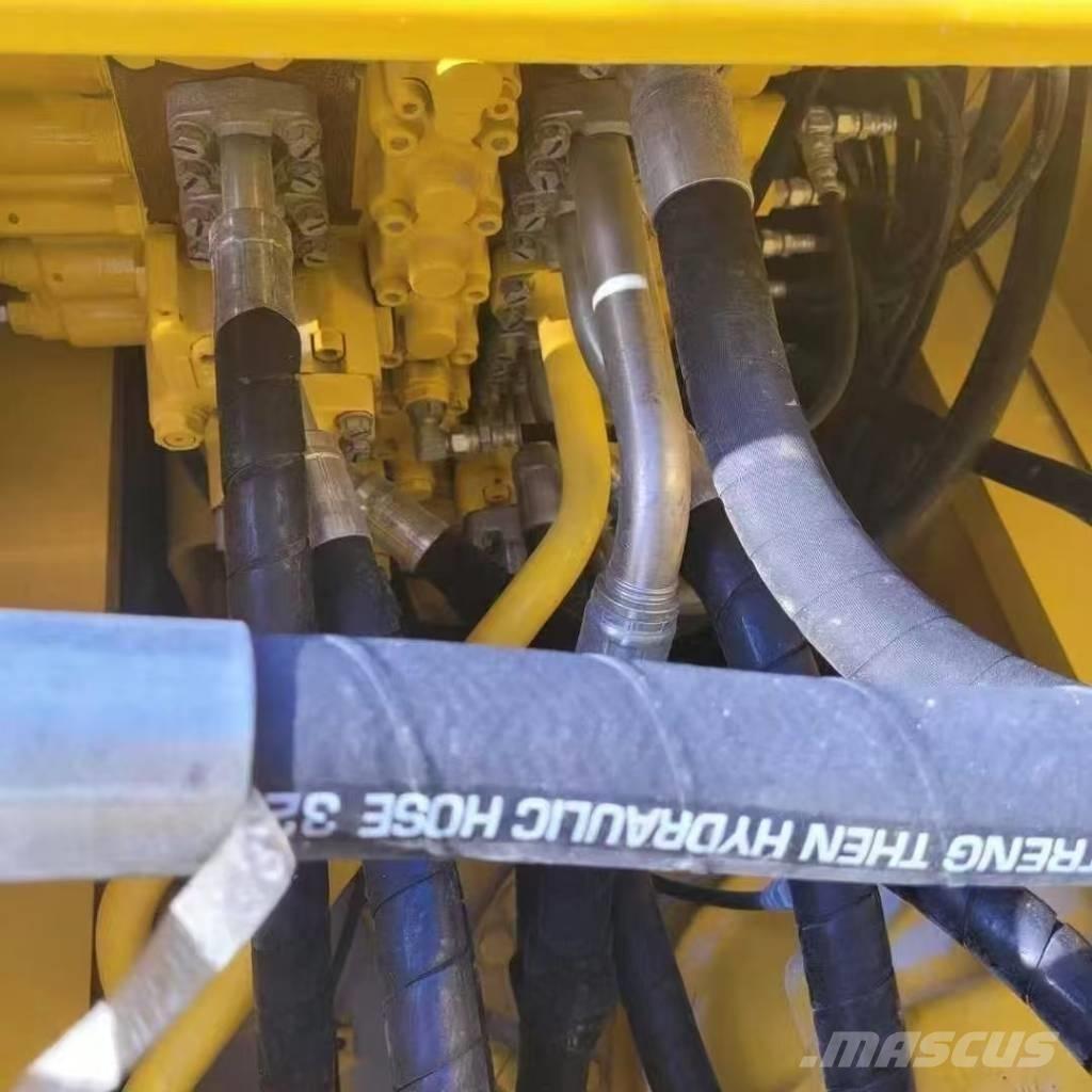 Komatsu 240LC-8 Telakaivukoneet