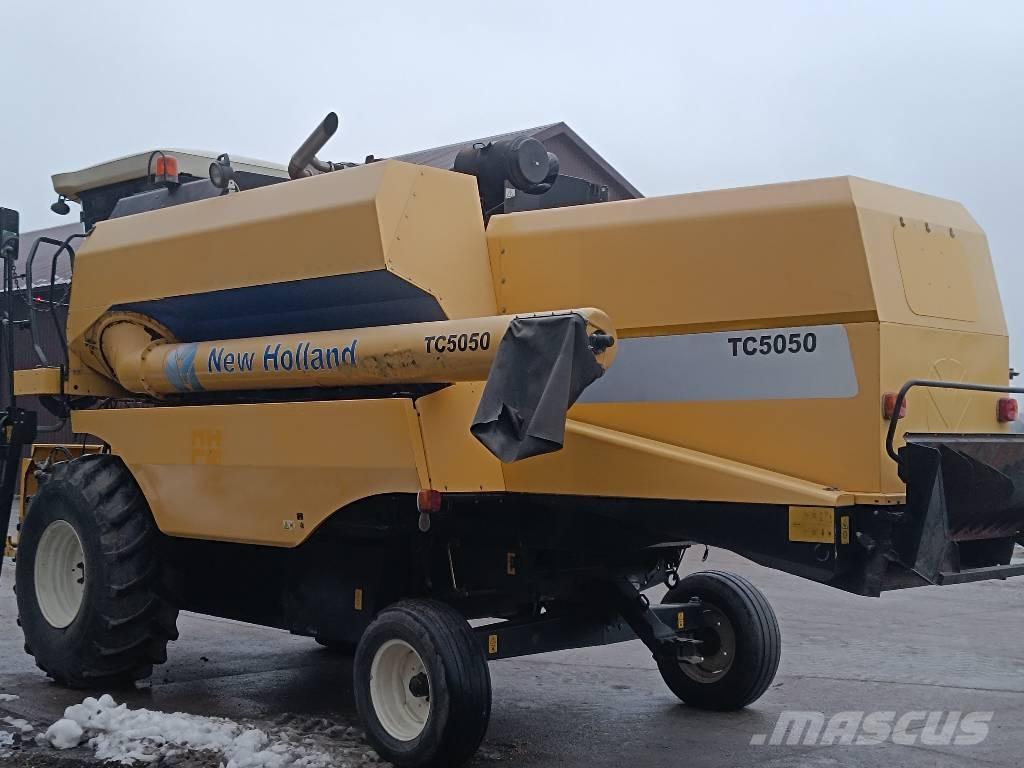 New Holland TC 5050 Leikkuupuimurit