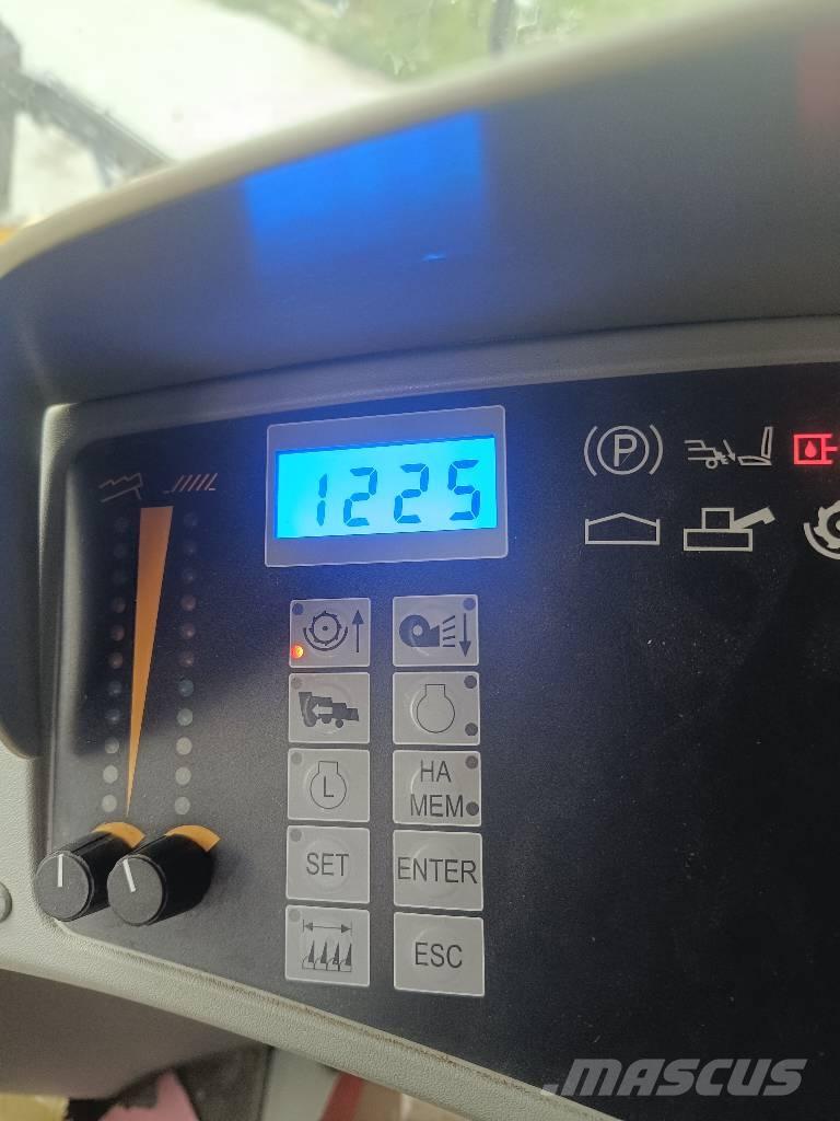 New Holland TC 5050 Leikkuupuimurit