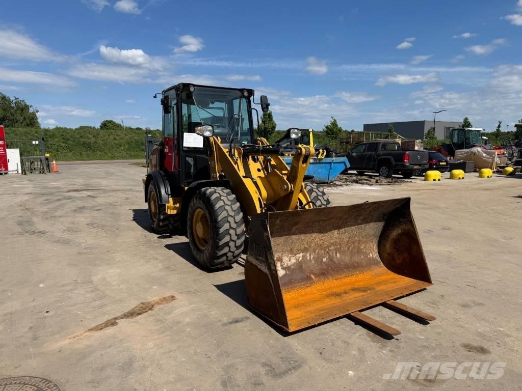 CAT 906M Pyöräkuormaajat