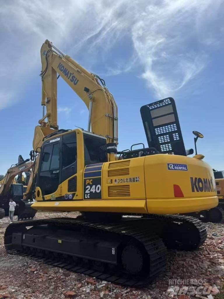 Komatsu 240LC-8 Telakaivukoneet