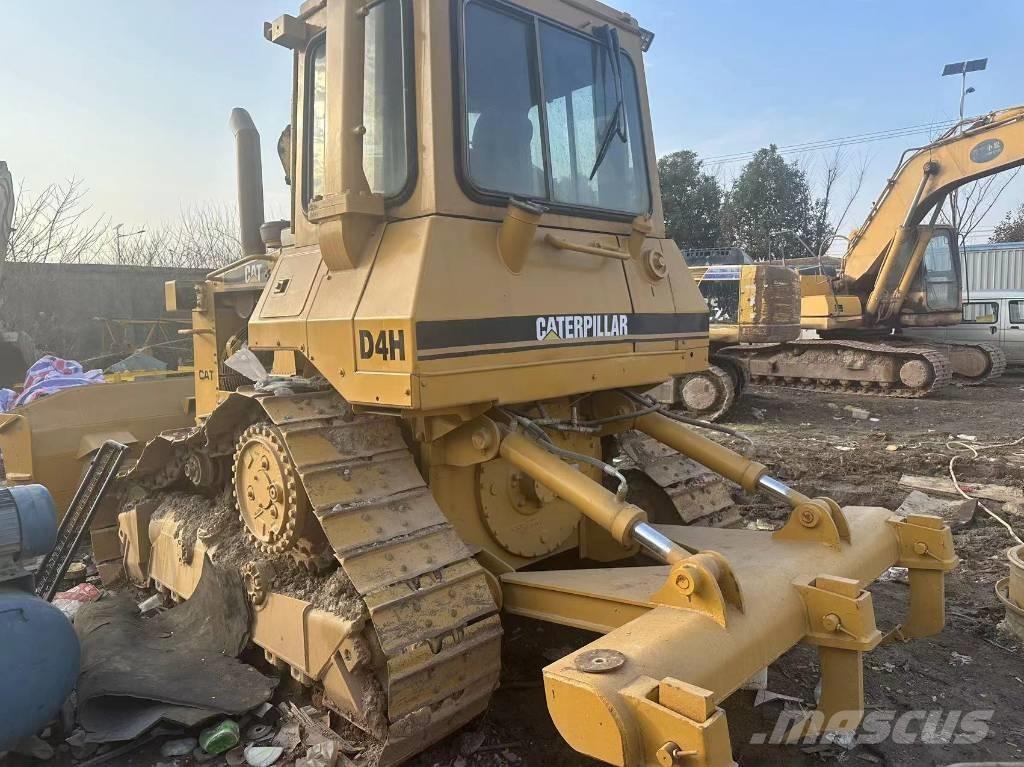 CAT D4H Telaketjupuskutraktorit