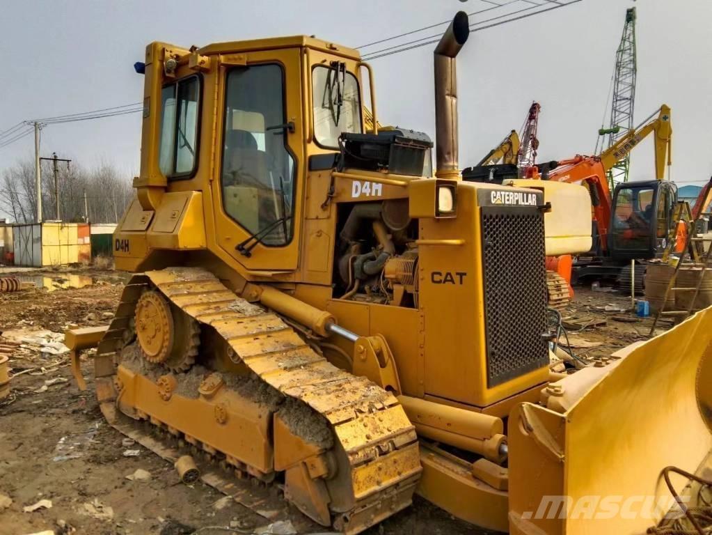 CAT D4H Telaketjupuskutraktorit