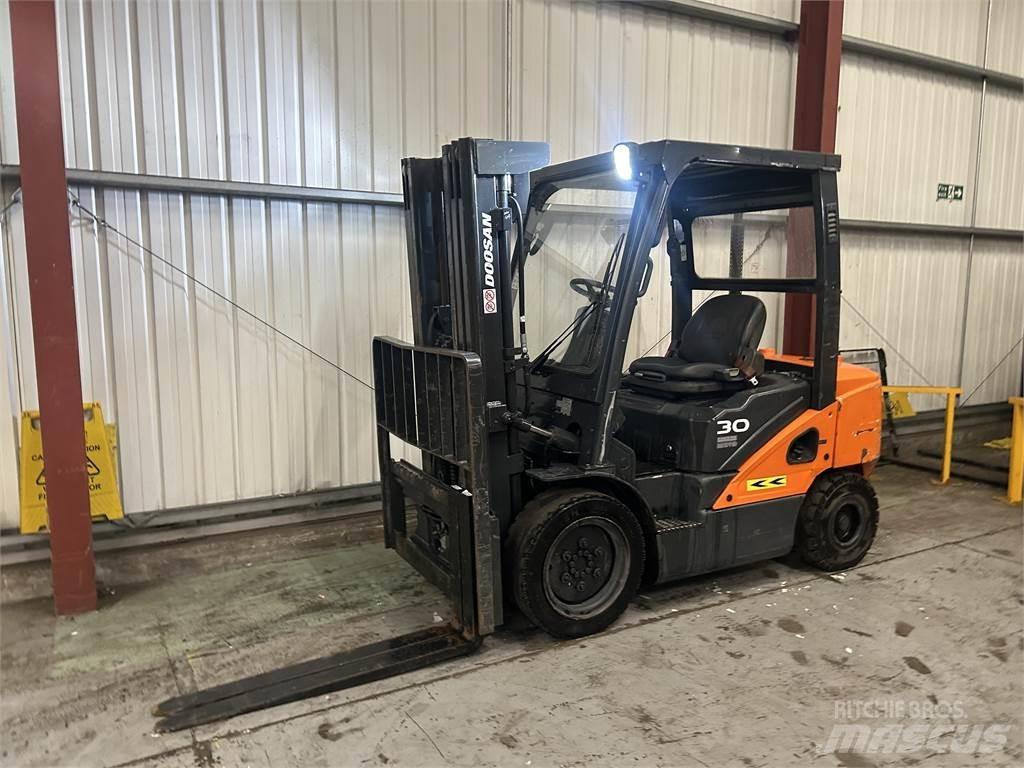 Doosan D30S-5 Dieseltrukit