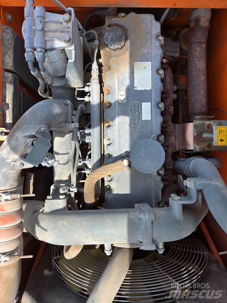 Doosan DX 220 LCA Telakaivukoneet