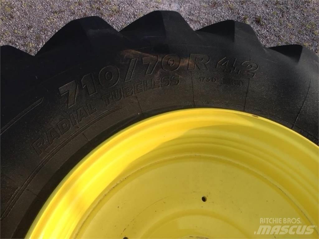 Michelin 710/70R42 Renkaat ja vanteet