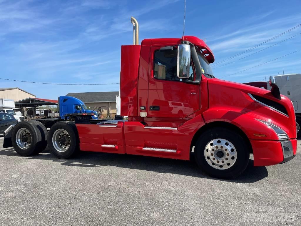 Volvo VNL64T300 Vetopöytäautot