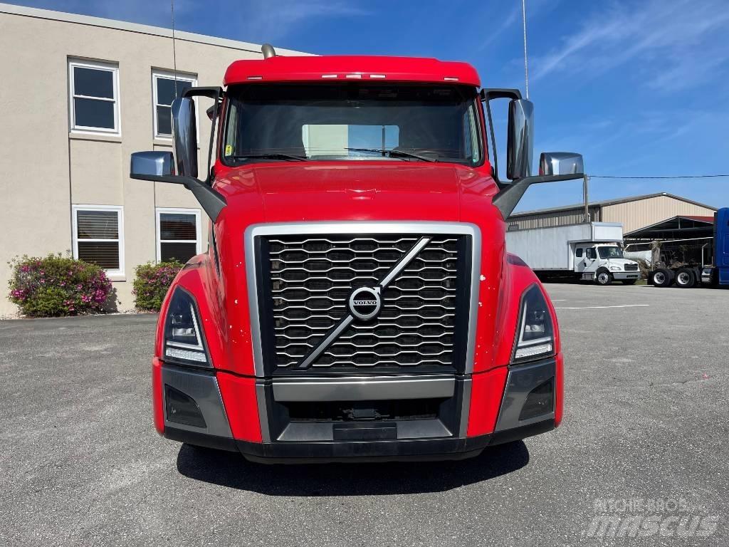 Volvo VNL64T300 Vetopöytäautot
