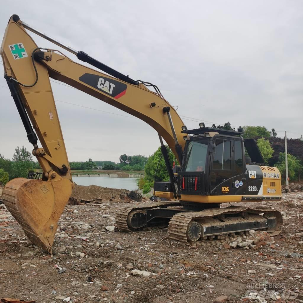 CAT 323DL Telakaivukoneet