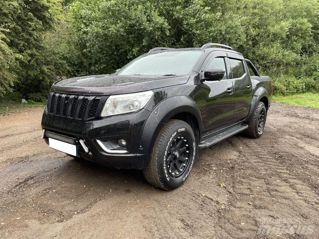 Nissan Navara Lava-autot