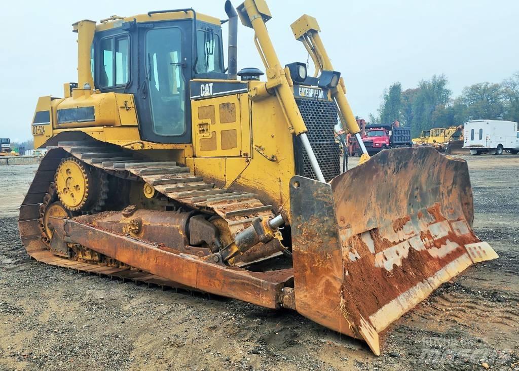 CAT D 6 R II Telaketjupuskutraktorit