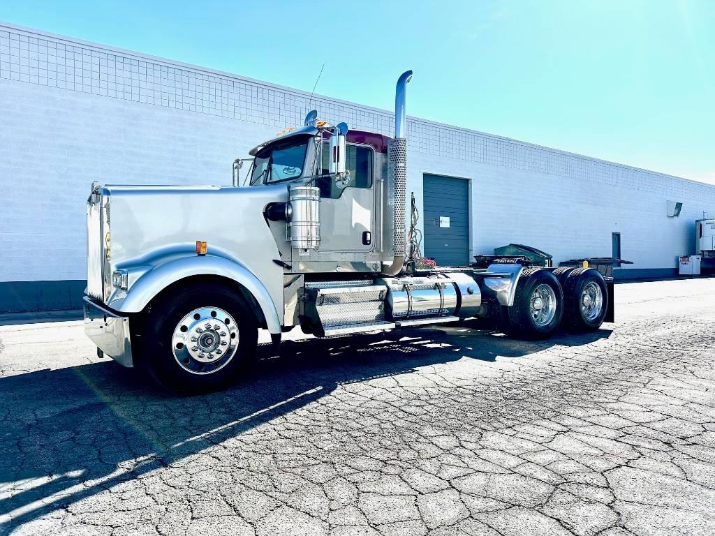 Kenworth W 900 L Vetopöytäautot