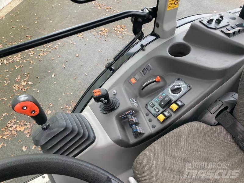 CLAAS NEXOS 240 M Traktorit