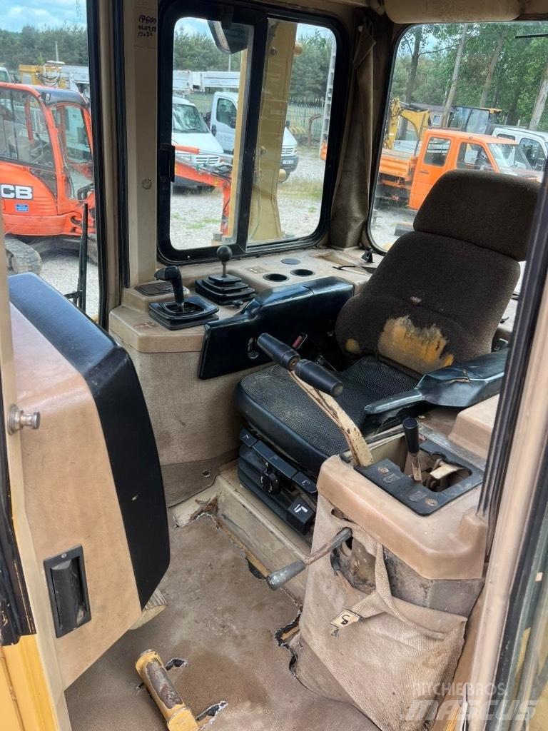 CAT D 6 M Telaketjupuskutraktorit