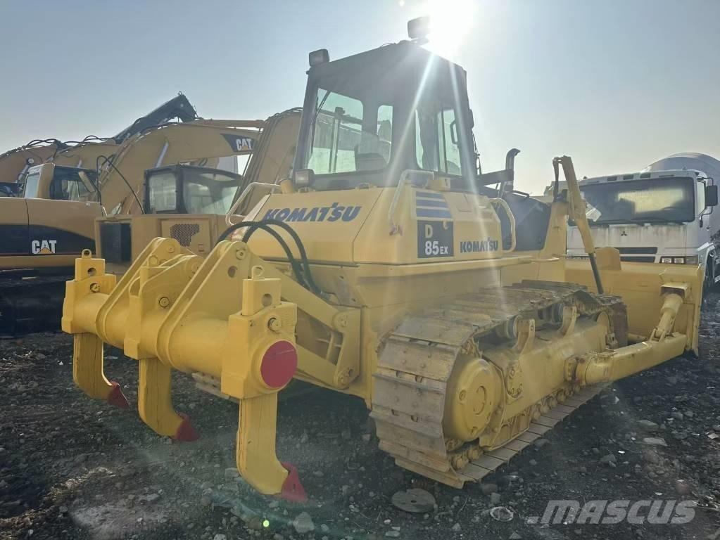 Komatsu D 85 E Telaketjupuskutraktorit