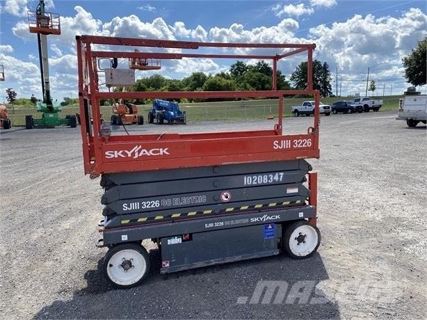 SkyJack SJ III 3226 Saksilavat